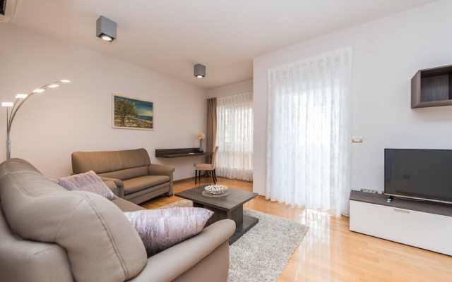 Sargas Suite 3 With Pool View