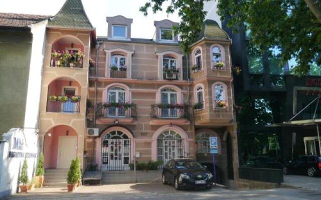 Отель Guest House Vila Lord Сербия, Нови Сад - отзывы, цены и фото номеров - забронировать отель Guest House Vila Lord онлайн вид на фасад