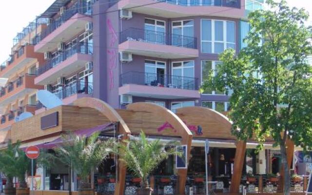 Отель La Piazza Family Hotel Болгария, Солнечный берег - отзывы, цены и фото номеров - забронировать отель La Piazza Family Hotel онлайн вид на фасад