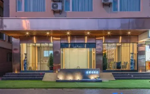 Yicheng Hotel (Lijiang Ancient City Airport Bus Station)