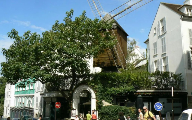 Abbesses Montmartre Apartment
