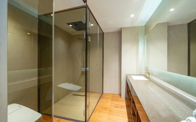Sharp & Flat Hotel