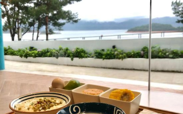 Zixing Xiyan · Hidden Lake and Pines Homestay (Dongjiang Lake Bailang Scenic Area)