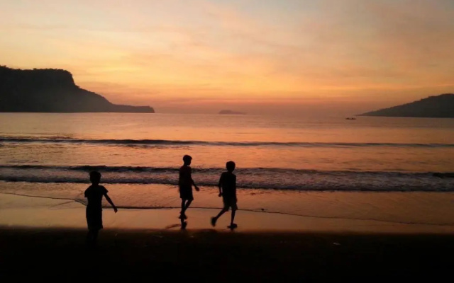 Calayo Beach Resort