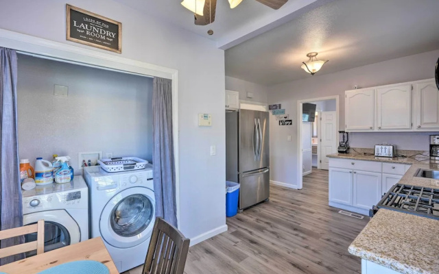 Pet-friendly Sacramento Home ~ 5 to Downtown!