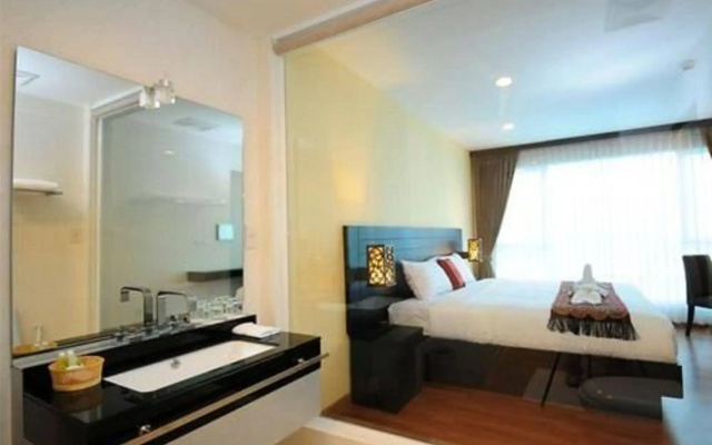 Boss Suites Nana Hotel