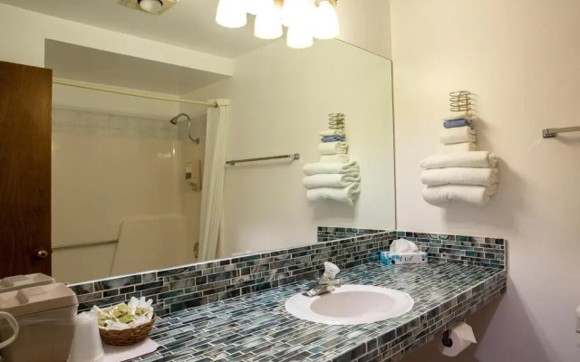 Riverwood Inn Hotel Premiere Double Queen Suite