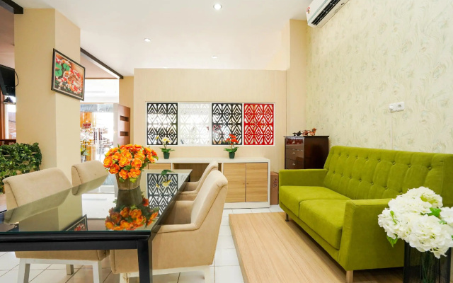 Hotel O Surabaya near Surabaya Town Square formerly Kupang Gunung Residence