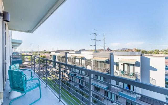 Modern Town Lake Penthouse by Cozysuites