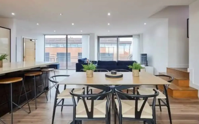 Host Stay The Knight Street Penthouse II
