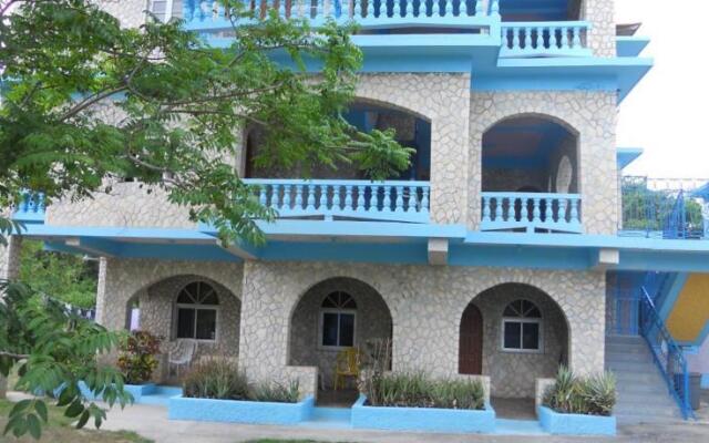 Cotton Tree Hotel вид на фасад