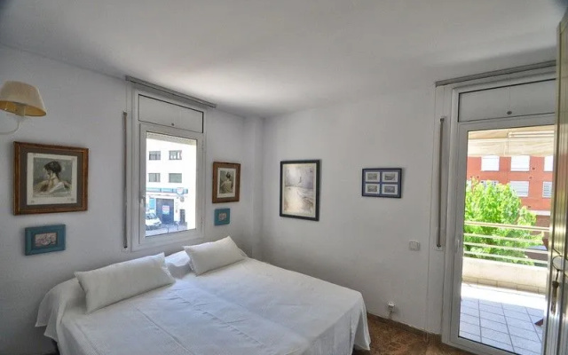 2BR Center & Swimming Pool