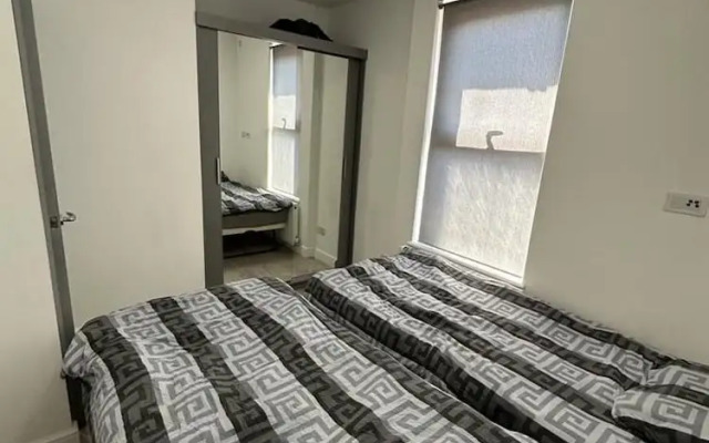 Flat - Sleeps 4 & Free Parking