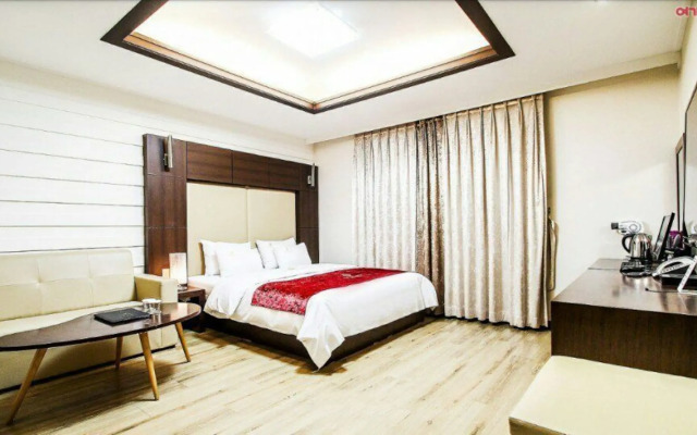 Charlot Castle Hotel