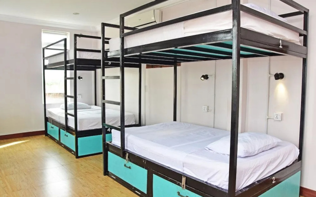 Mad Monkey Hostel Kampot