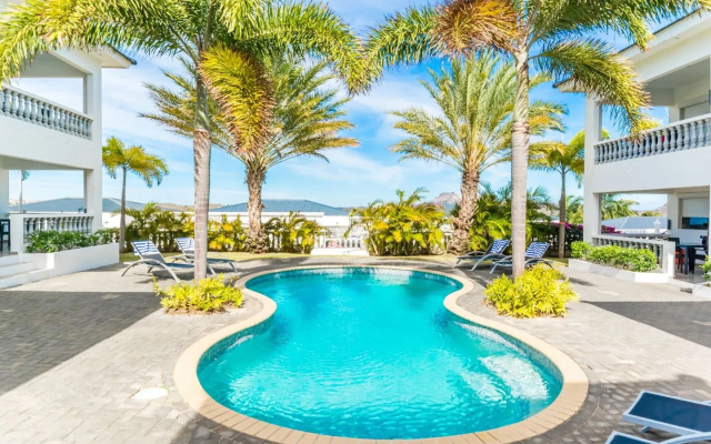 ? Perfect Family Getaway ? with Tropical Pool & Garden