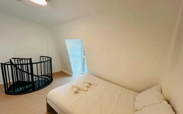 We Live In R - Duplex 502