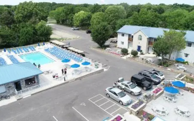 Put-in-Bay Poolview Condo #7
