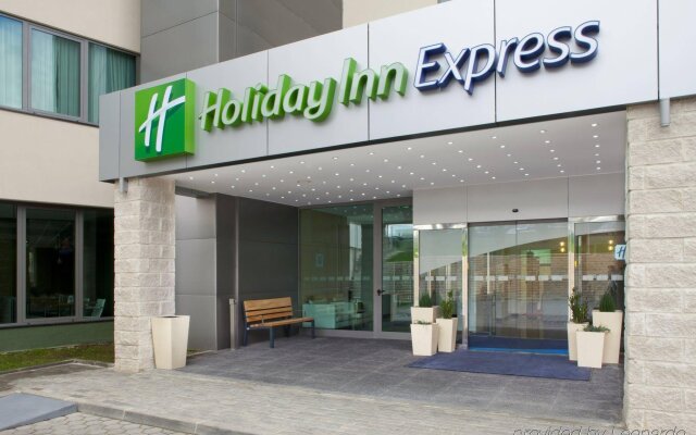 Holiday Inn Express Lisbon Airport, an IHG Hotel in Lisbon, Portugal from 150$, photos, reviews - zenhotels.com hotel front