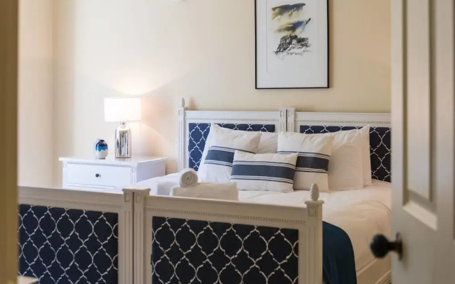 JOIVY Luxury Carlton Terrace Main Door Apartment
