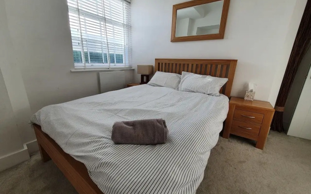 Modern Kings Road Executive Apartment
