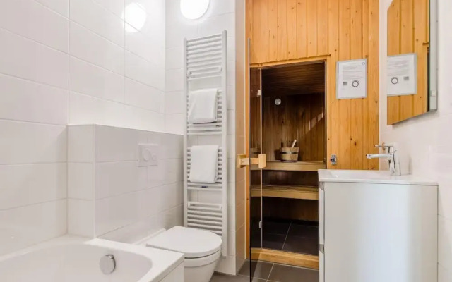 Villa in Banjaard Near Sandy North Sea Beach