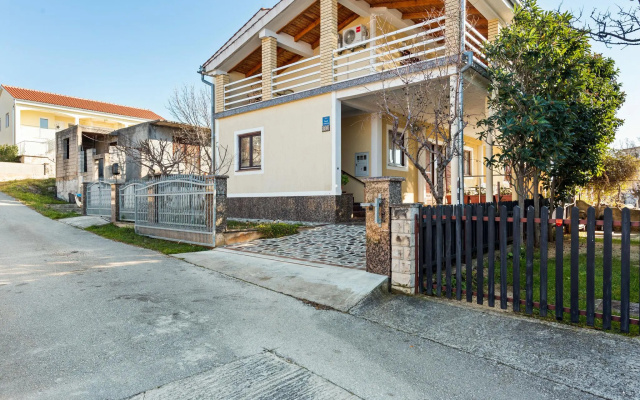 Holiday Home in Jasenice Near Maslenica Beach