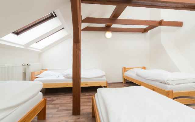 Easy Housing Hostel