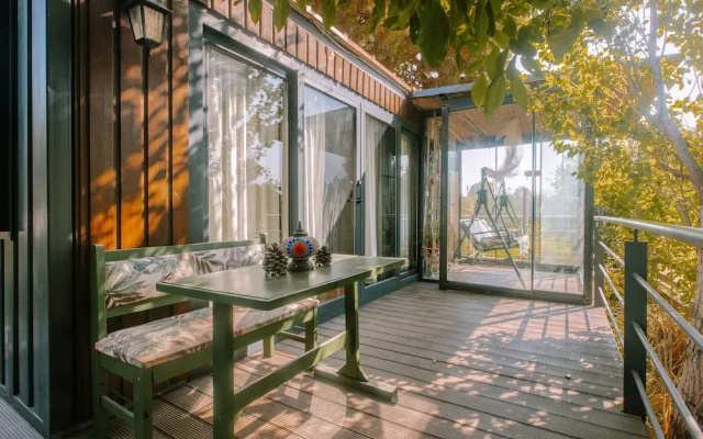 Mona Glamping Caravan Suites