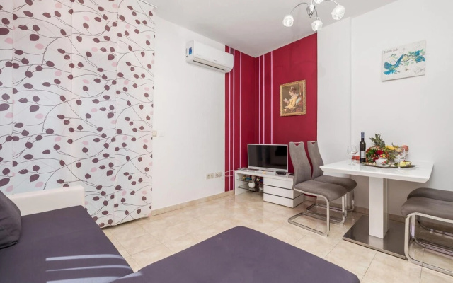 Stunning Home in Vrh With Wifi and 1 Bedrooms