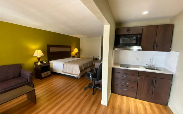 Stratford House Inn and Suites