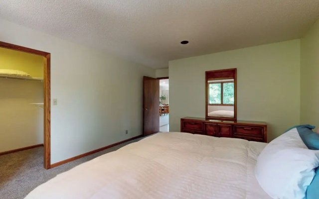3BR Cozy Apartment w/ Mountain Views