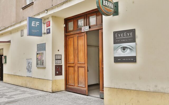 Отель Prague Krtek Apt in the Heart of Prague Чехия, Прага - отзывы, цены и фото номеров - забронировать отель Prague Krtek Apt in the Heart of Prague онлайн вид на фасад