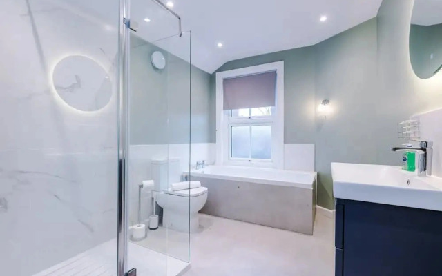 NEW Spacious 2-bed Home Amazing Location