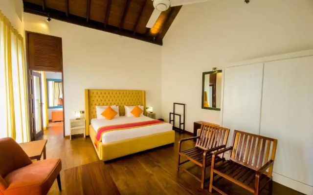Chari Lake Hotel