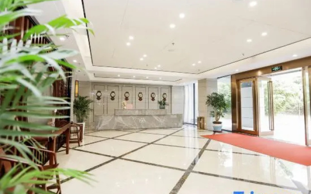 Lotus Garden (Tongling College Branch)