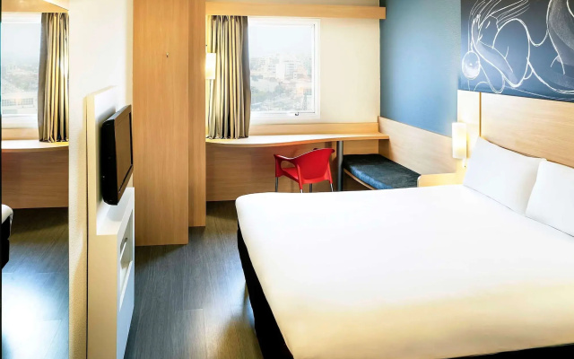 ibis Macae