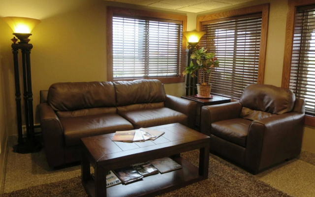 Red River Lodge & Suites
