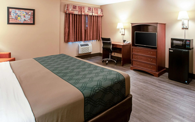 Econo Lodge Menomonie On The Bay
