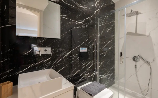 Kolonaki Chic Minimalist Studio-Athens