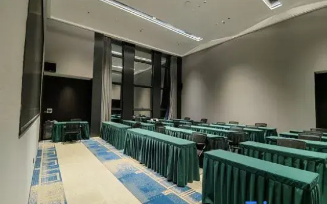 Walton International Hotel (Ganzhou Xinfeng Station Branch)
