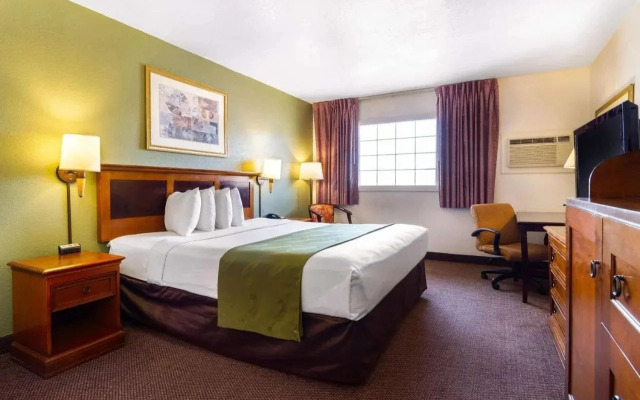 Auburn House Hotel