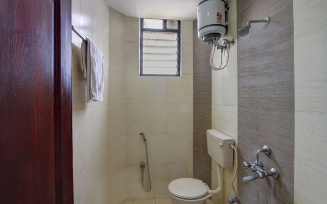 OYO 11585 Hotel Shreenithi