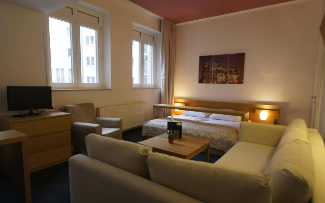 MIDI Inn - Parkhotel Mitte