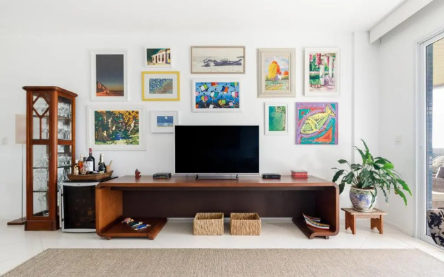 Apartamento com 4 suítes pé na areia