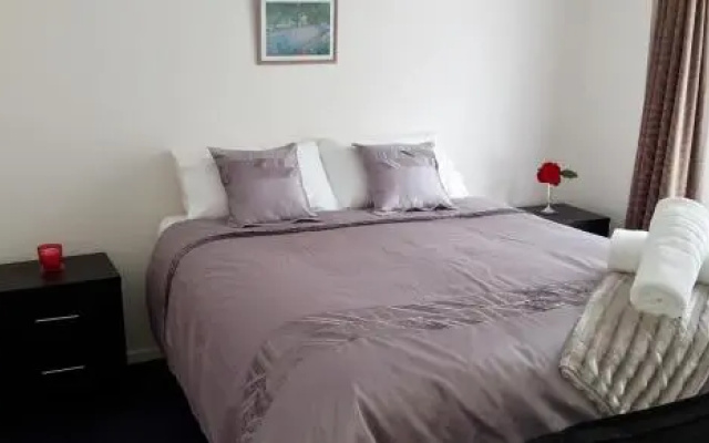 Esquire Motel