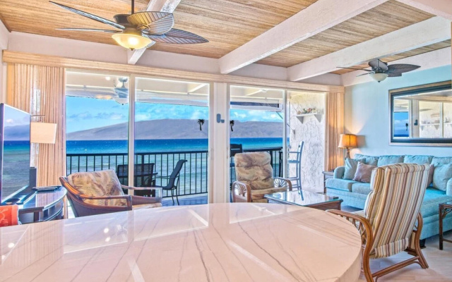 Lokelani #B203 - 2 Br condo by RedAwning