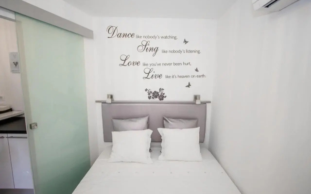 Luxury Studio Apartment White Sensation
