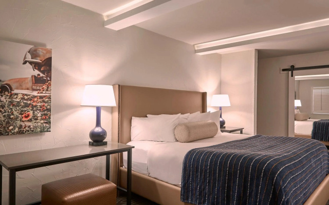 Fredericksburg Inn & Suites