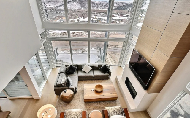 Ski-in/ski-out Elegant 5br/6ba 5 Bedroom Townhouse by Redawning